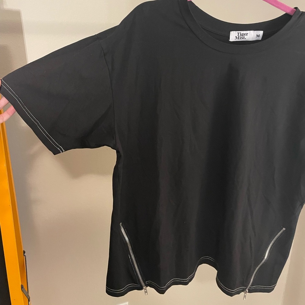 Tiger Mist Black Tee with Zipper detailing
